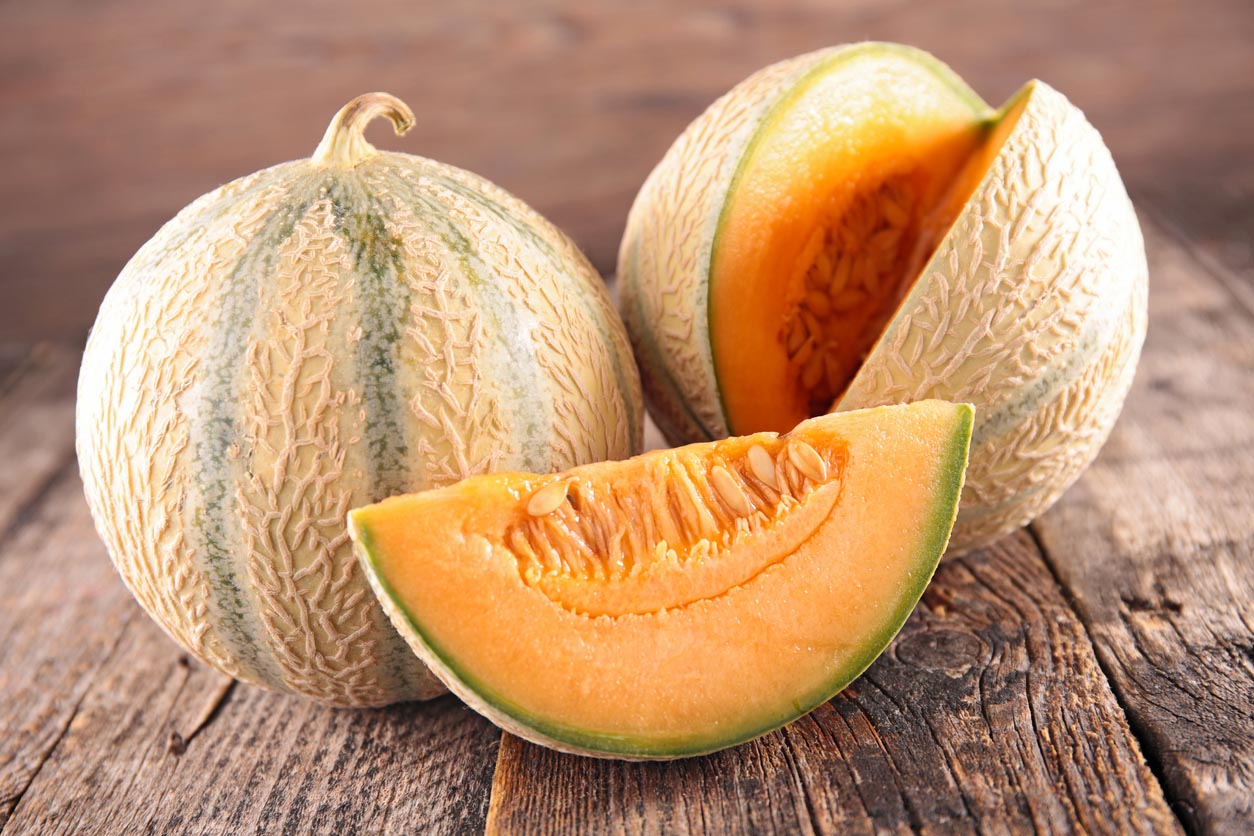 melon sur fond en bois