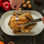 Poulet Roti Sur Table Pret A Etre Découpé