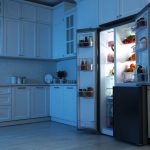 Réfrigérateur ouvert rempli de nourriture dans la cuisine