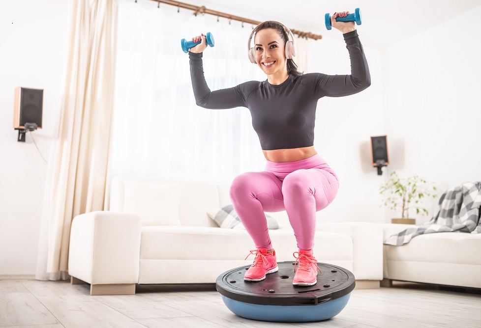 Matériels De Proprioception Femme Sur Demi Ballon