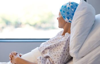 Patiente Atteinte D'un Cancer A Subi Une Thérapie Combinée