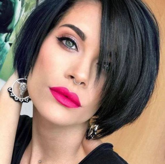 Carré Plongeant Sur Cheveux Raides 