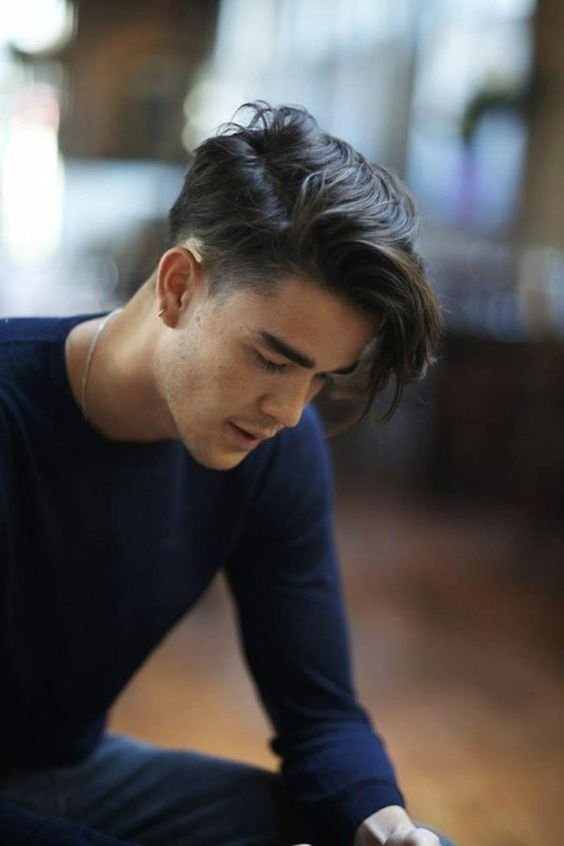 Coupe Quiff Avec Mèches Balayées