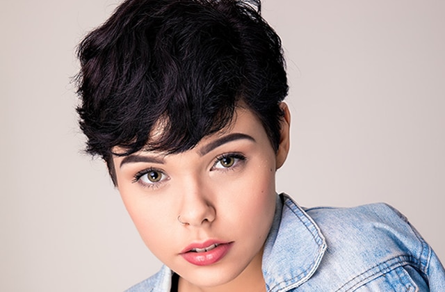 Pixie Avec Frange Courte Sur Cheveux Bruns Fins Sans Volume 