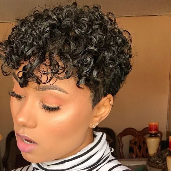 Pixie Cut Afro Avec Petites Boucles