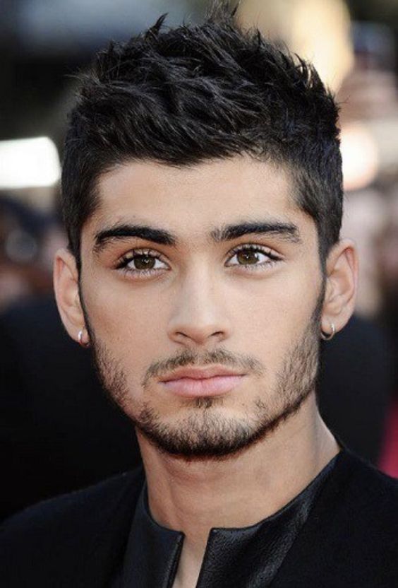 Coupe Quiff Classique Avec Des Mèches Agitées