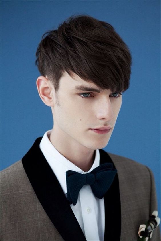 Coupe Dégradée Avec Mèches Plumeuses