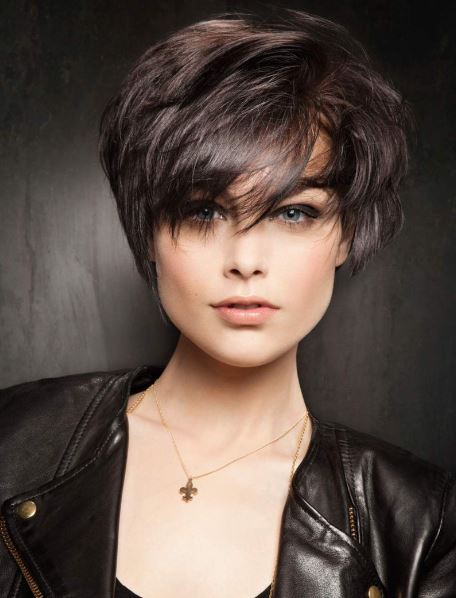 Coupe Bixie Agitée Avec Mèches Plumeuses Sur Cheveux Fins Sans Volume 