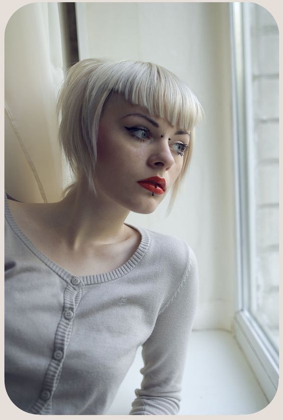  Bixie Cut Plongé Avec Des Mèches Agitées Sur Cheveux Fins Sans Volume 
