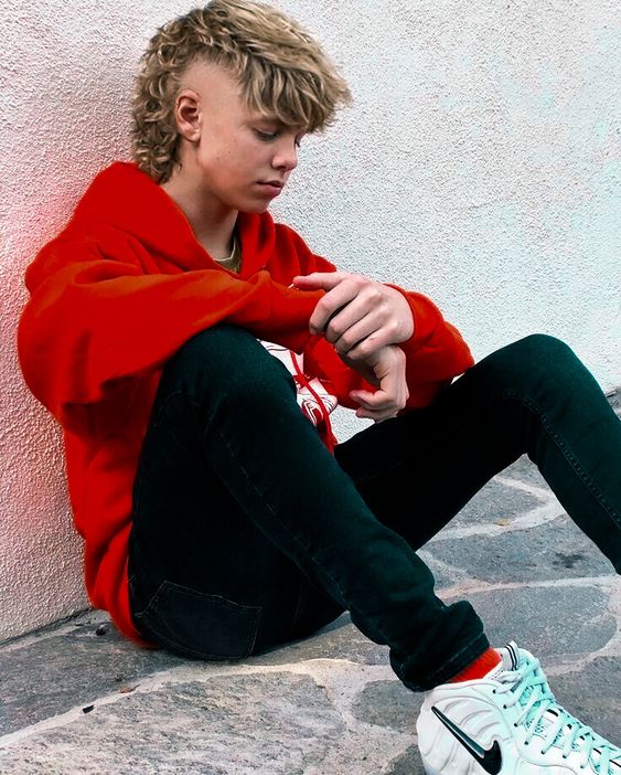 Coupe Canadienne Curly Avec Burst Fade