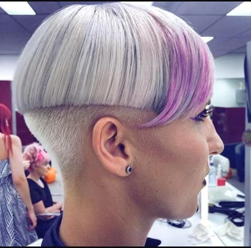 Cpixie Cut Deux Tons Avec Nuque Rasée Sur Cheveux Fins Sans Volume 