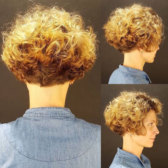 Pixie Cut Avec Nuque Dégagée Sur Cheveux Blond Miel
