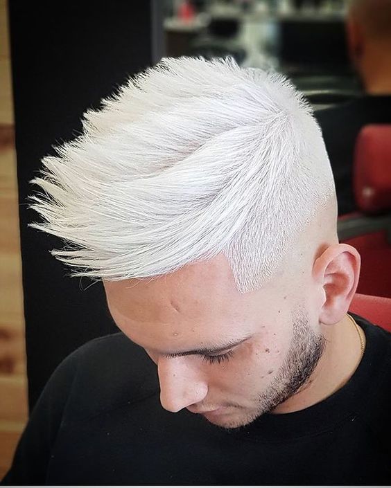 Coupe Quiff Avec Mèches Plumeuses