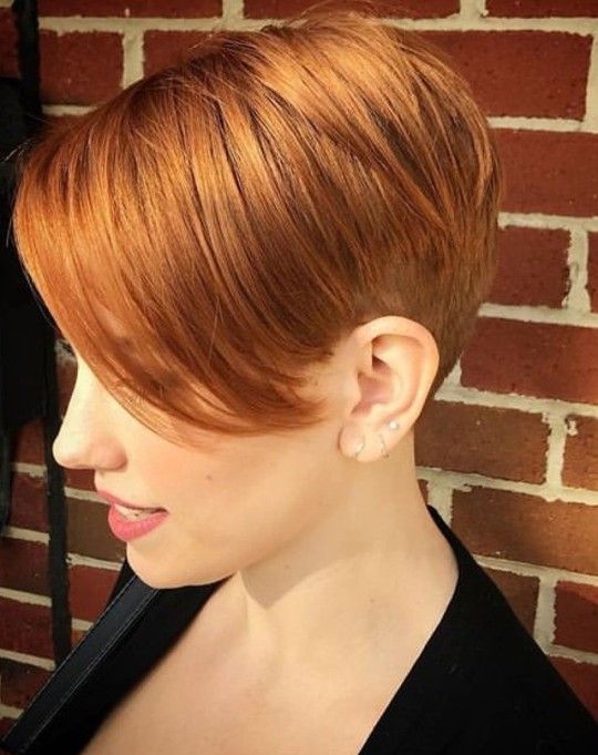 Coupe Bixie Avec Nuque Légèrement Rasée Sur Cheveux Fins Sans Volume Orange Chaud 