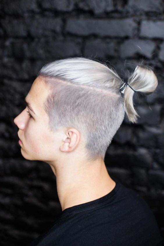 Coupe Top Knot Avec Avec Comb Over