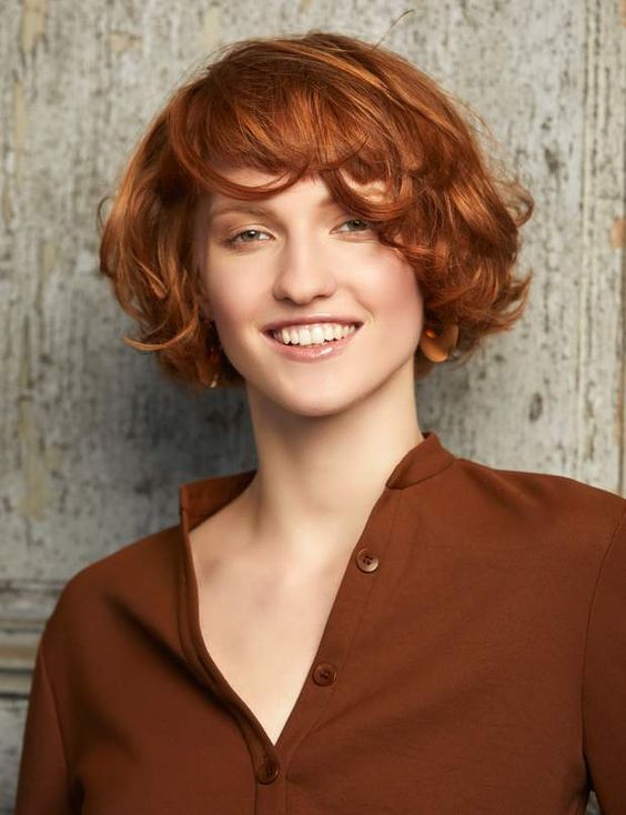 Coupe Bixie Longue Et Ondulée Sur Cheveux Fins Sans Volume Orange Chaud 