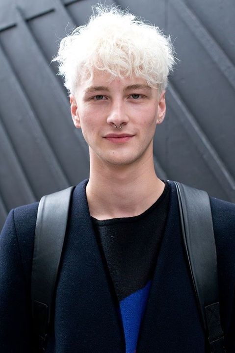 Coupe Canadienne Wavy Sur Cheveux Blond Polaire