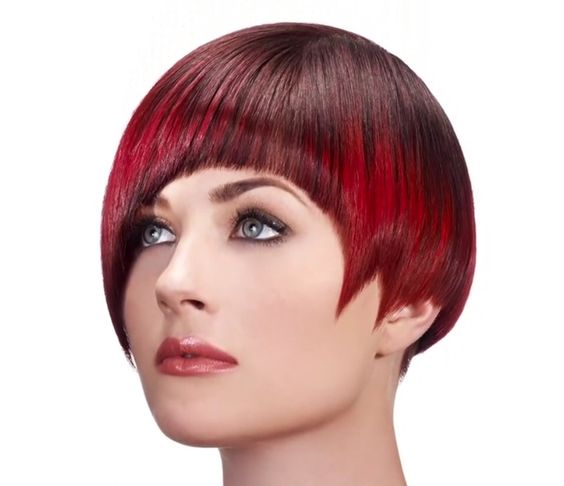 Carré Asymétrique Sur Cheveux Fins Sans Volume Rouge Grenat 