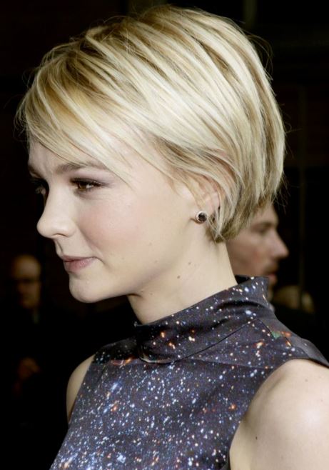 Carré Court Avec Mèches Plumeuses Sur Cheveux Fins Sans Volume Blond Miel 