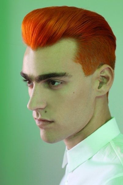 Coupe Grunge Balayée Vers Le Haut