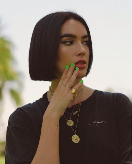 Carré Bob Droit à Longueur De Mâchoire Sur Cheveux Fins Sans Volume 