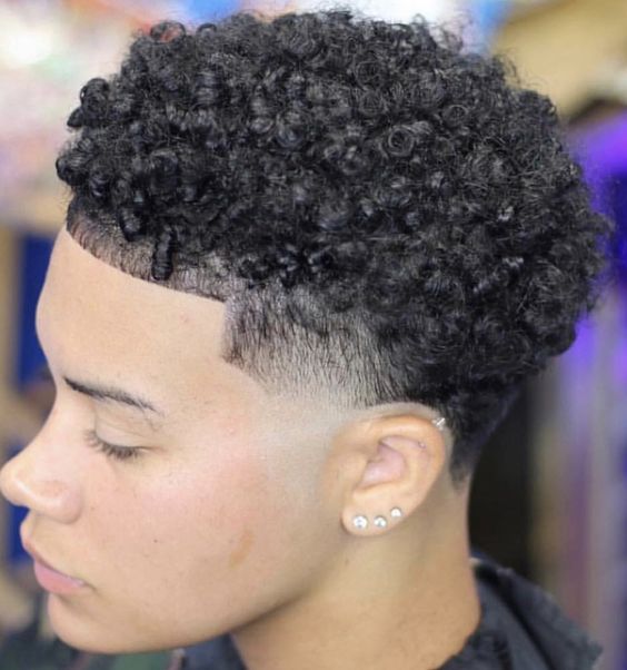 Coupe Quiff Sur Cheveux Afro Avec Contours