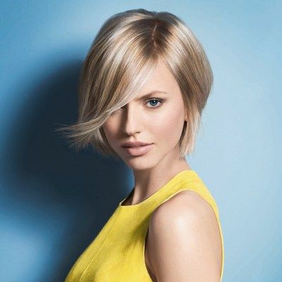 Carré Plongeant Avec Longue Frange Balayée Sur Cheveux Fins Sans Volume Bronde 
