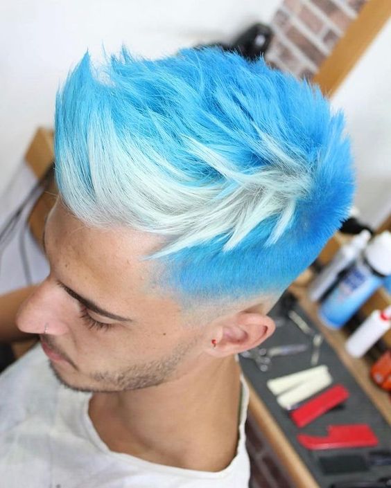 Coupe Quiffe Deux Tons Blond Et Bleu
