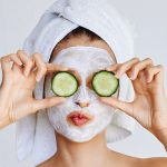Femme Avec Un Masque Sur Le Visage