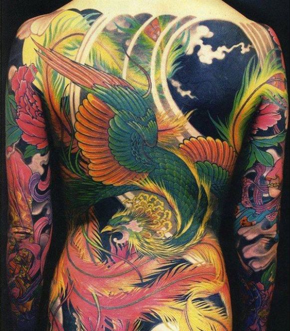Tatouage Phoenix Vert Et Orange Sur Le Dos
