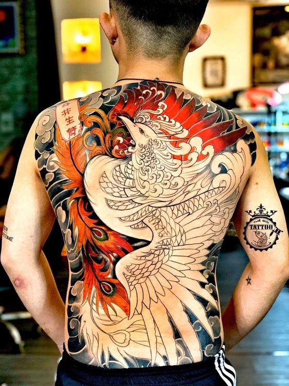 Tatouage Phoenix Blanc Sur Le Dos