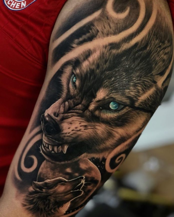 Tatouage Loup Rugissant Sur Le Bras