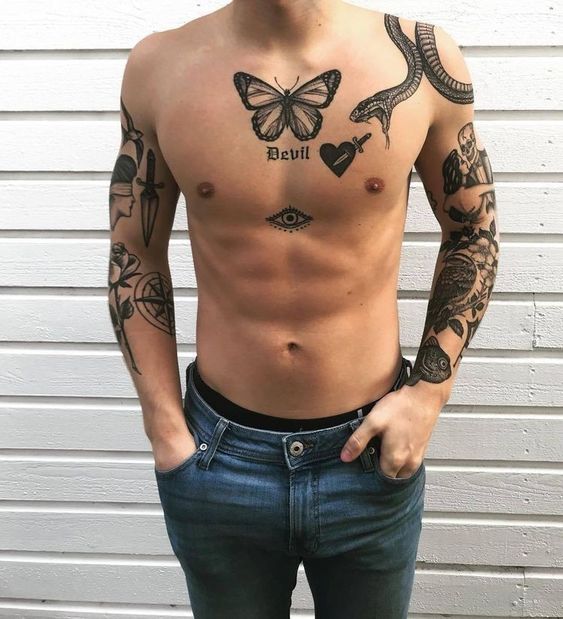 Tatouage Papillon & Serpent Sur Le Torse 