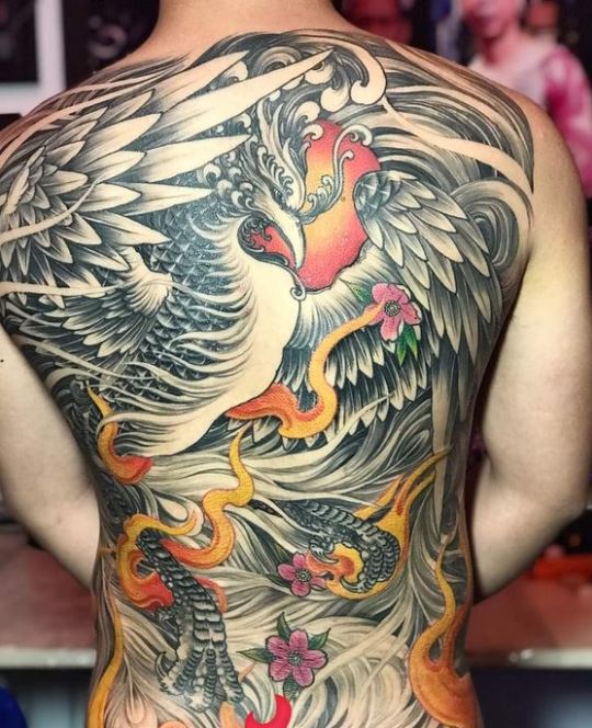 Tatouage Phoenix & Fleurs De Cerisier Sur Le Dos