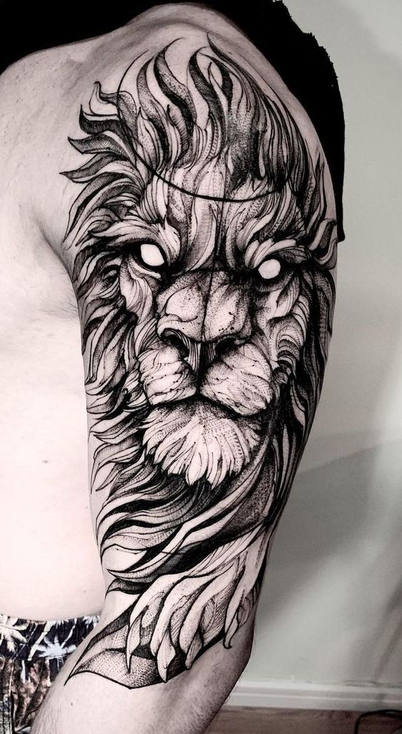 Tatouage Tête De Lion Graphique De Face Sur Le Bras