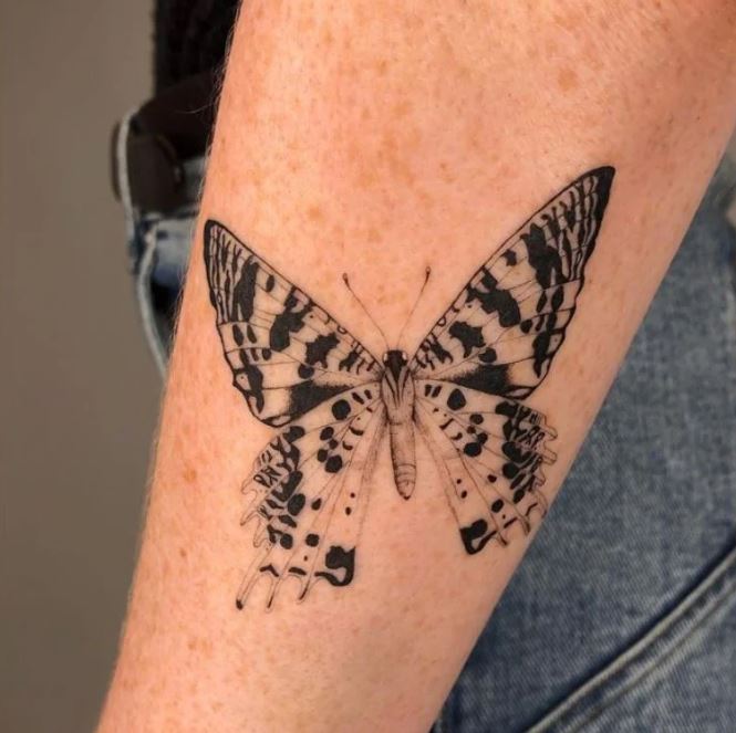  Tatouage Papillon Tacheté Sur L’avant Bras 