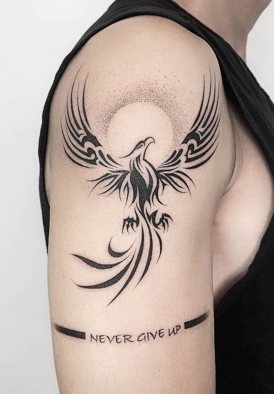 Tatouage Phoenix & Phrase Inspirante Sur Le Bras