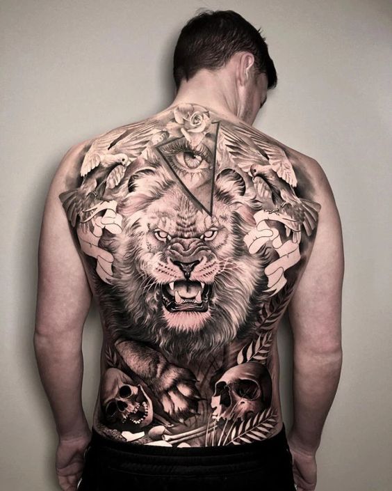 Tatouage Lion & Crânes
