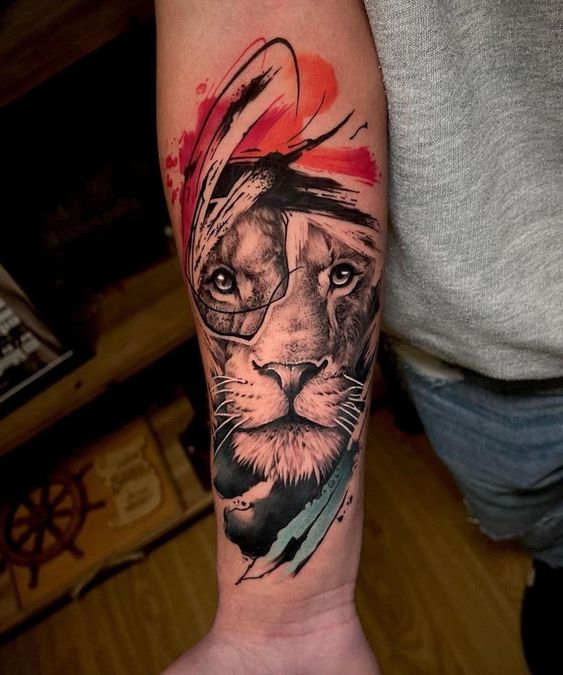 Tatouage Lion Graphique Street Art Sur L’avant Bras