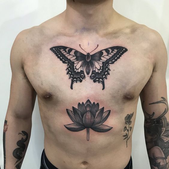 Tatouage Papillon & Lotus Sur Le Torse 