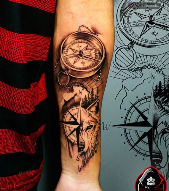 Tatouage Loup & Boussole Sur L’avant Bras