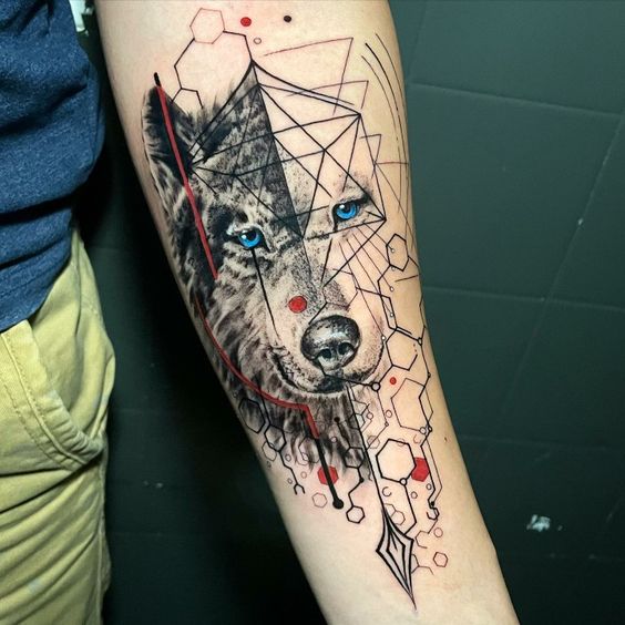 Tatouage Loup & Figures Géométriques Sur L’avant Bras