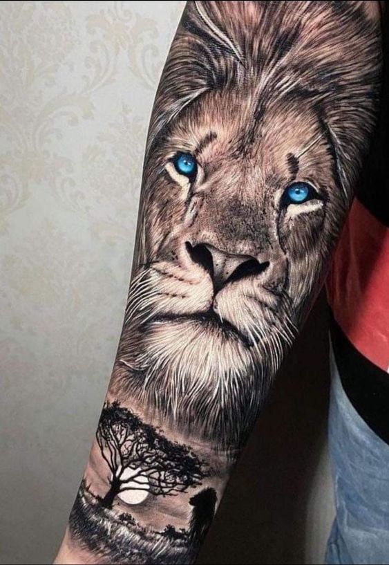 Tatouage Lion & Savane Sur L’avant Bras