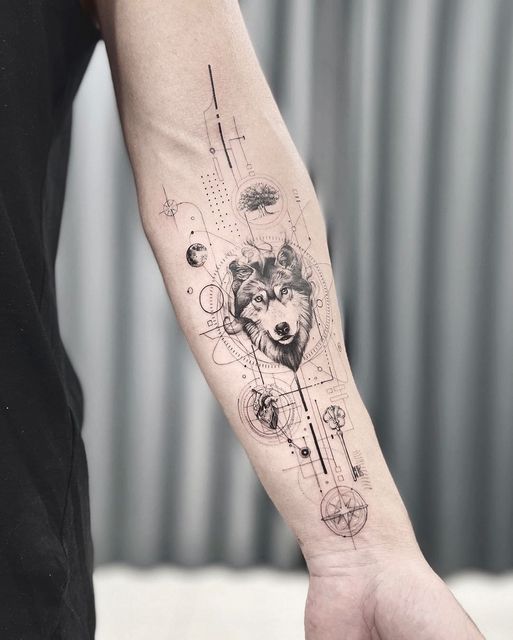 Tatouage Loup Avec Motifs Géométriques Détaillés Sur L’avant Bras