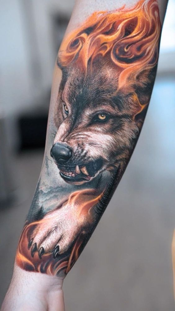 Tatouage Loup Enflammé Sur L’avant Bras