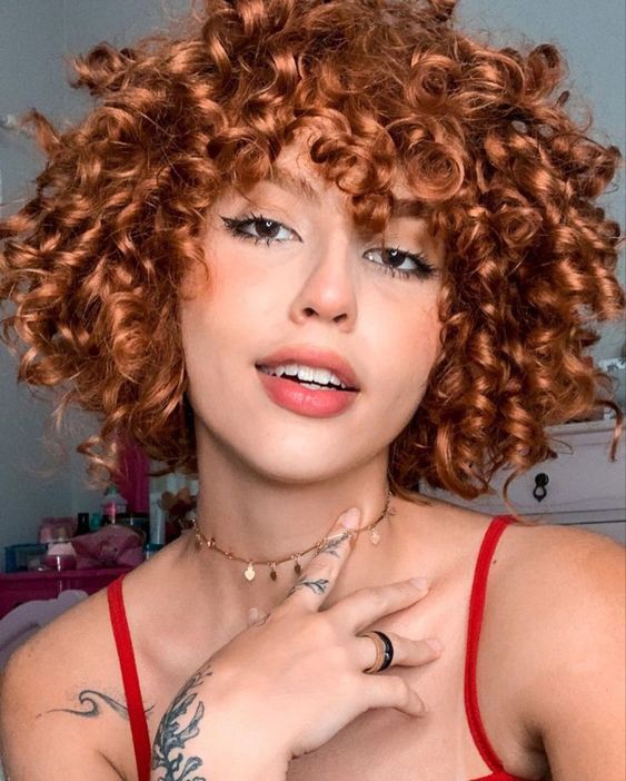 Bixie Ondulée Sur Cheveux Marron Brillant 