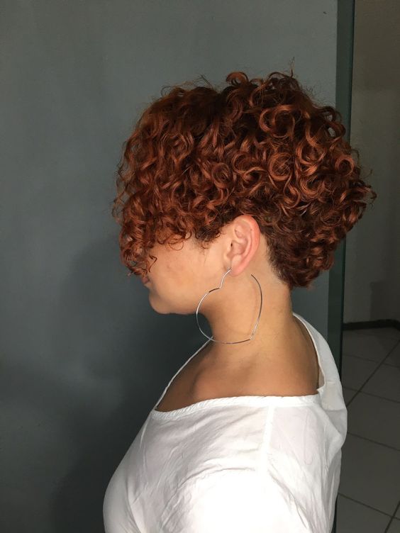 Bixie Ondulée Avec Nuque En V 
