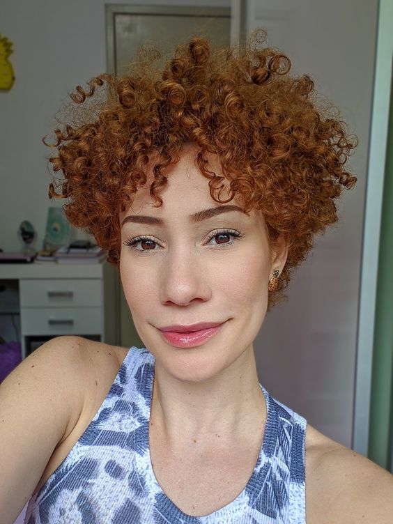 Pixie Cut Sur Cheveux Marron Clair 