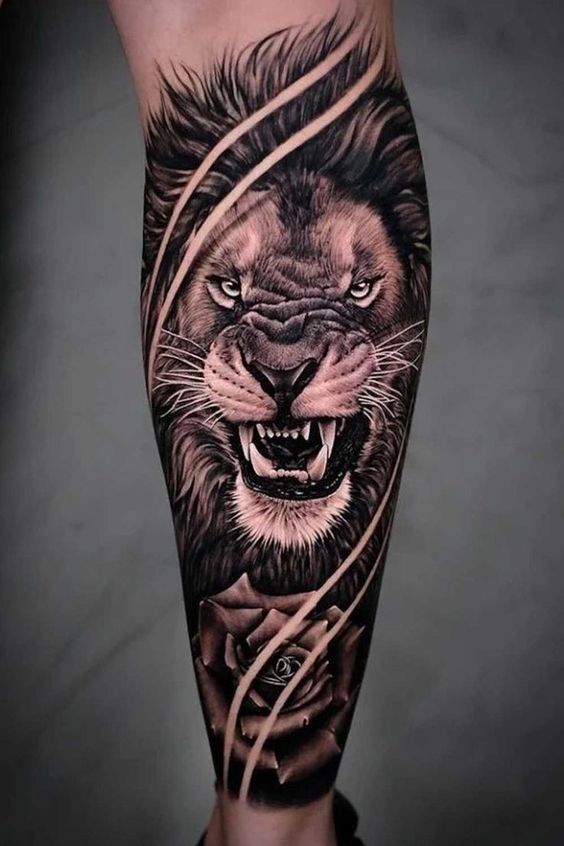 Tatouage Lion Qui Rugit Et Rose Sur La Jambe