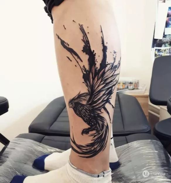 Tatouage Phoenix Graphique Sur La Jambe